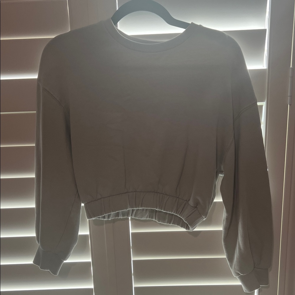 Zara Women's Light Blue Cropped Sweatshirt